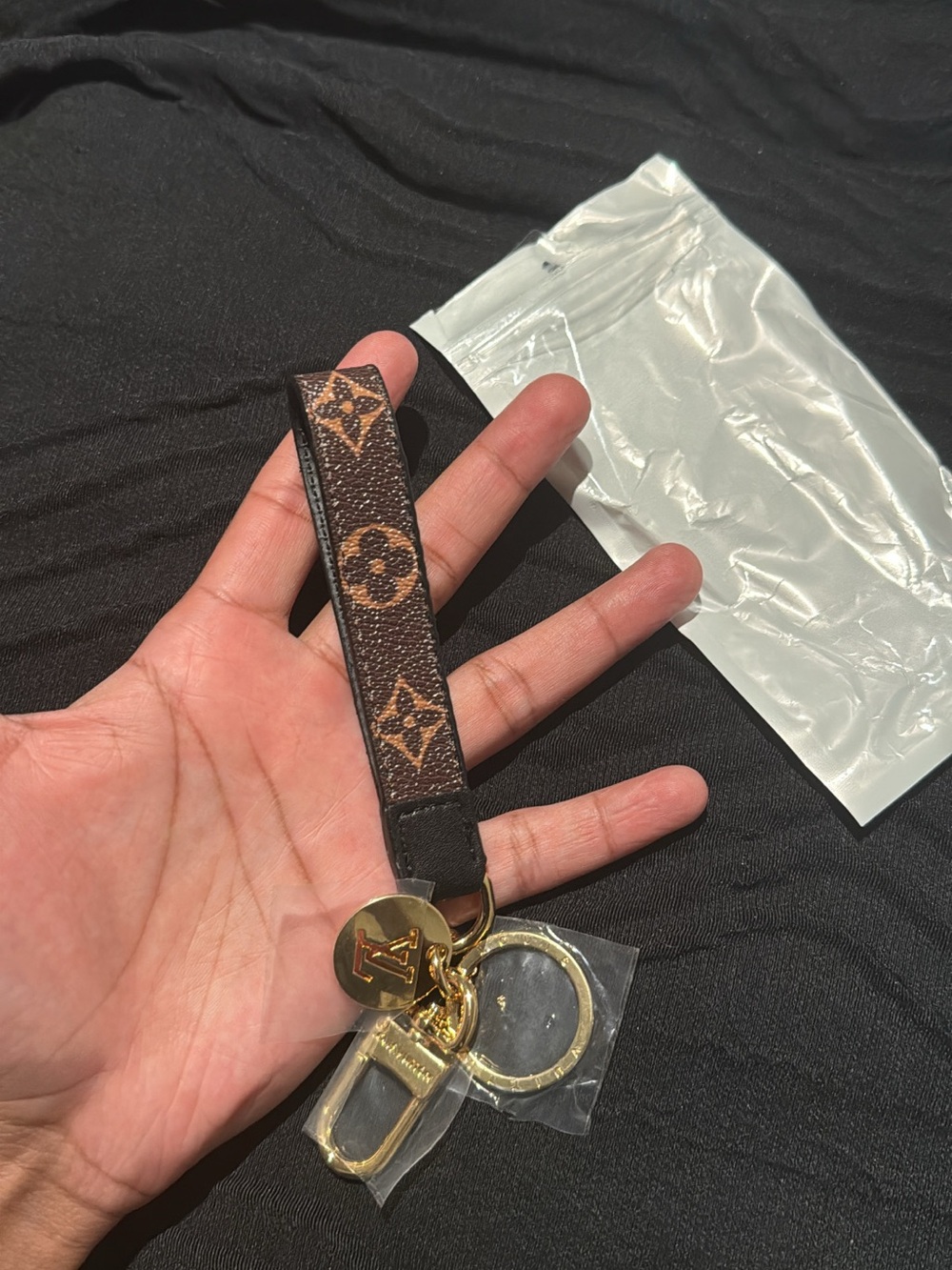 LV Chain - Picture 3 of 3